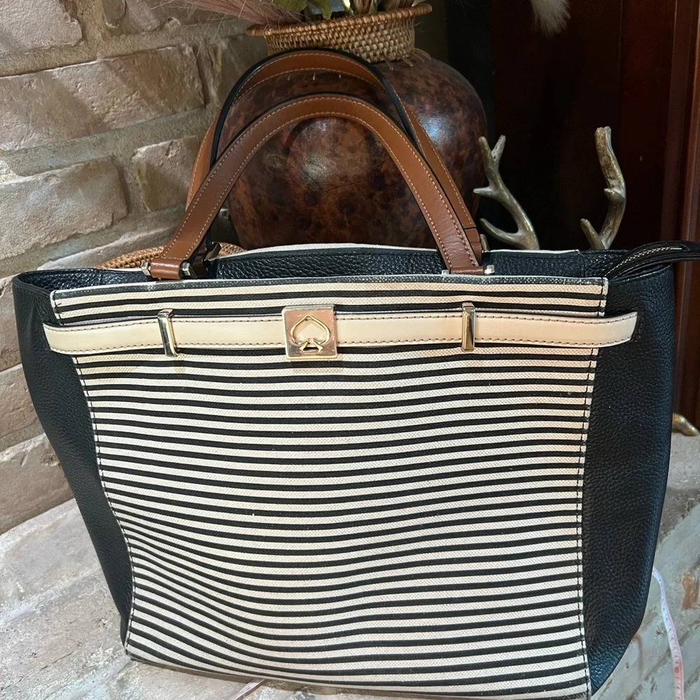 GUC~ Kate Spade Houston Street Leo shoulder bag. Good condition